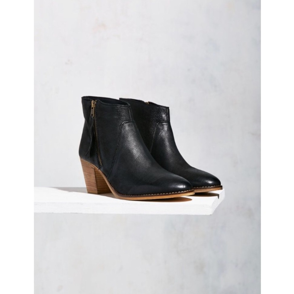 Urban Outfitters Real Leather Black Ankle Boots with Side Zip Size 8